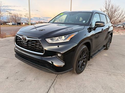Used 2026 Toyota Highlander Limited image 3