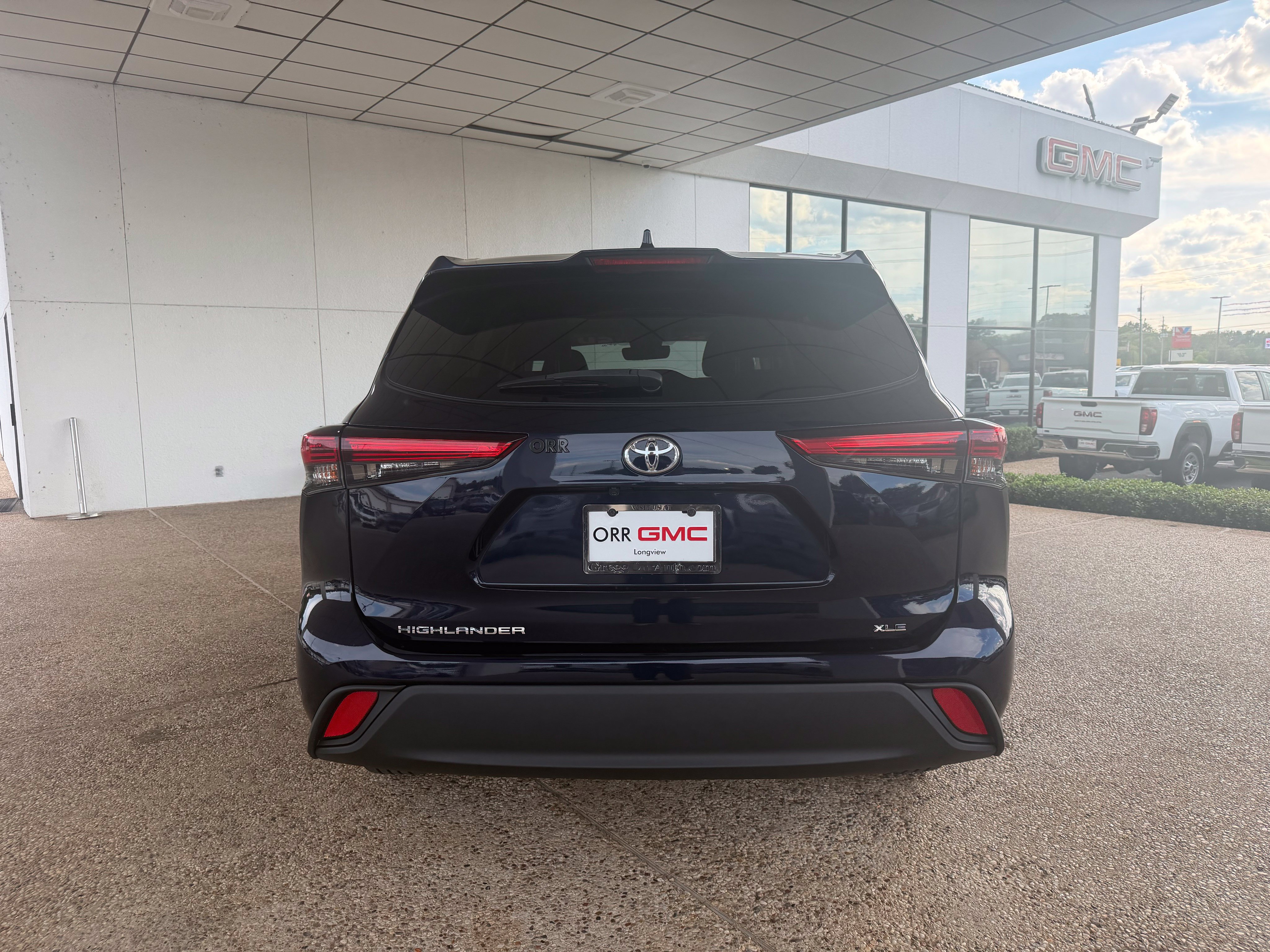 Used 2020 Toyota Highlander XLE FWD image 6