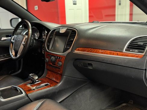 Used 2014 Chrysler 300 RWD image 37