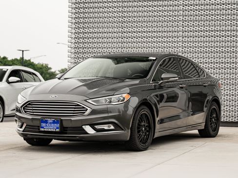 Used 2017 Ford Fusion SE w/ Equipment Group 602A FWD image 7