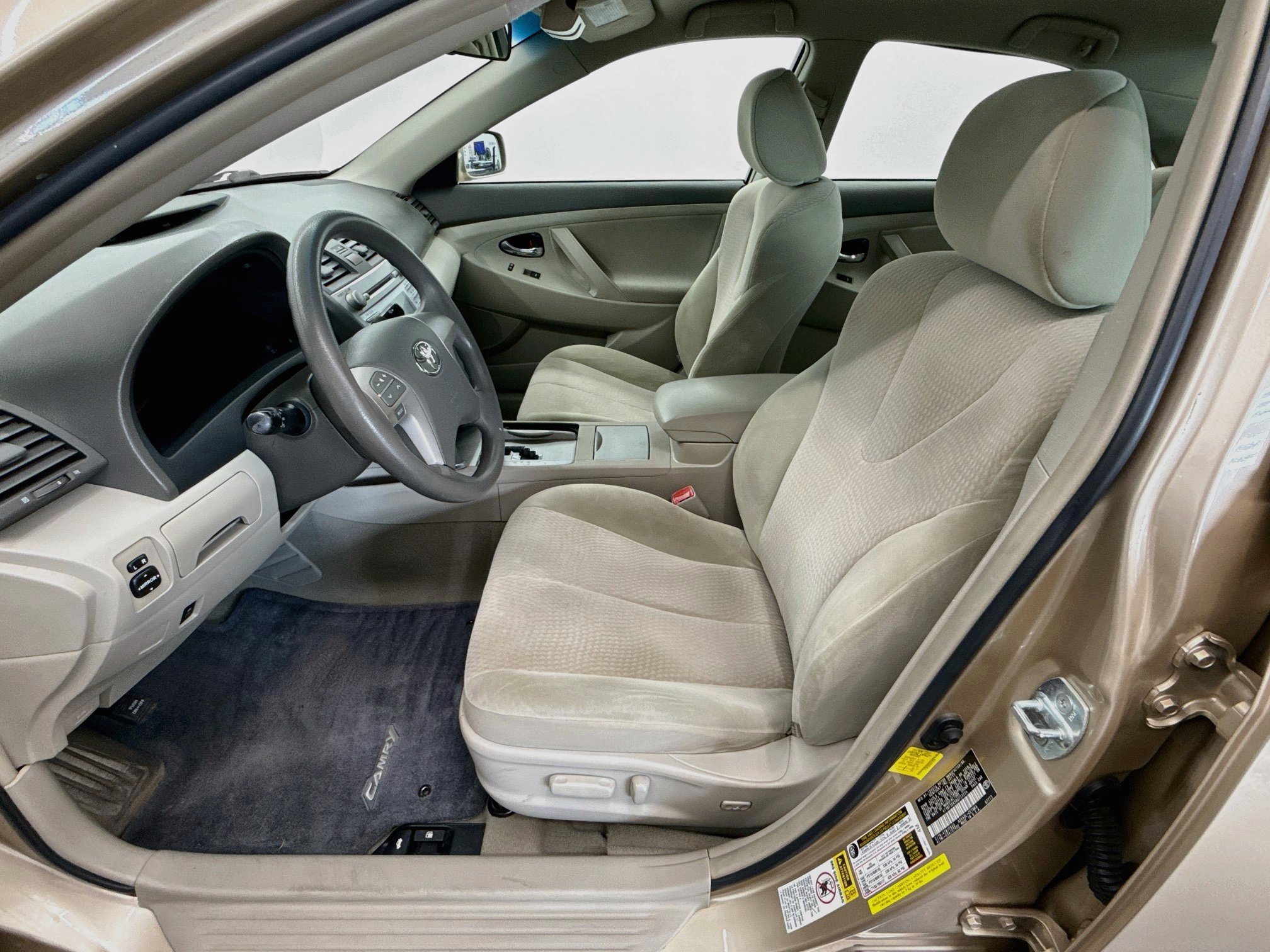 Used 2011 Toyota Camry LE FWD image 13