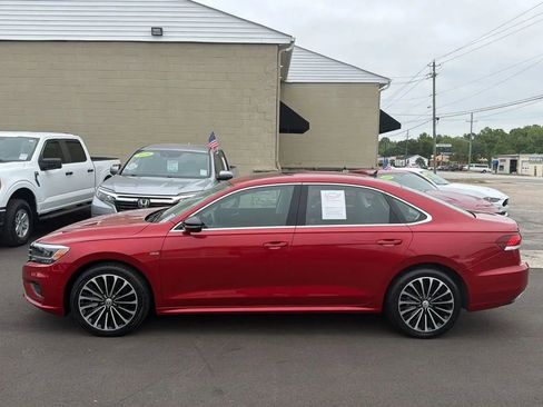 Used 2022 Volkswagen Passat 2.0T FWD image 2