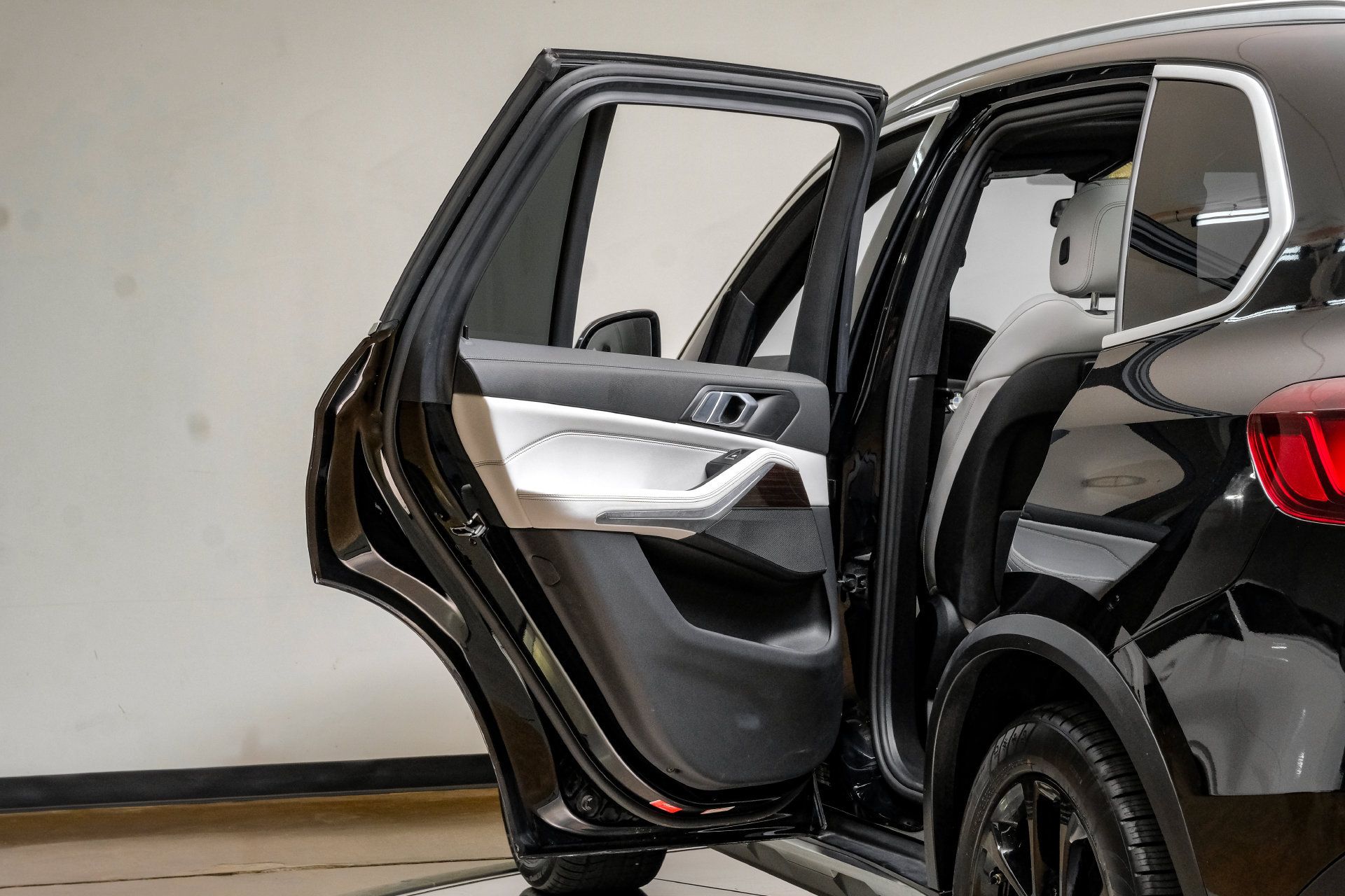 Used 2023 BMW X5 xDrive40i AWD/4WD image 49