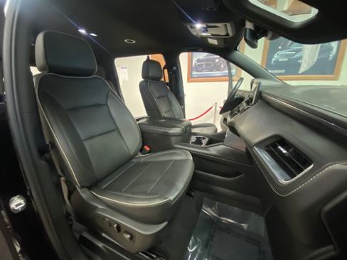 Used 2023 GMC Yukon XL SLT AWD/4WD image 14