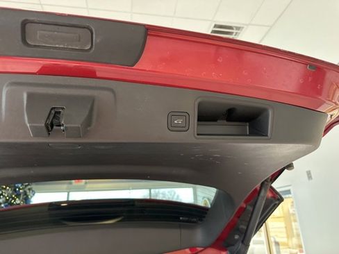 Used 2018 GMC Terrain Denali w/ Advanced Safety Package image 17