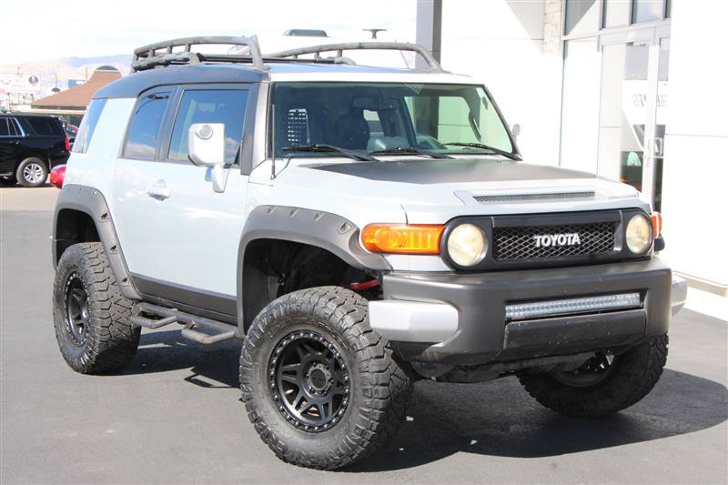 Used 2014 Toyota FJ Cruiser 4WD w/ Convenience Package image 2