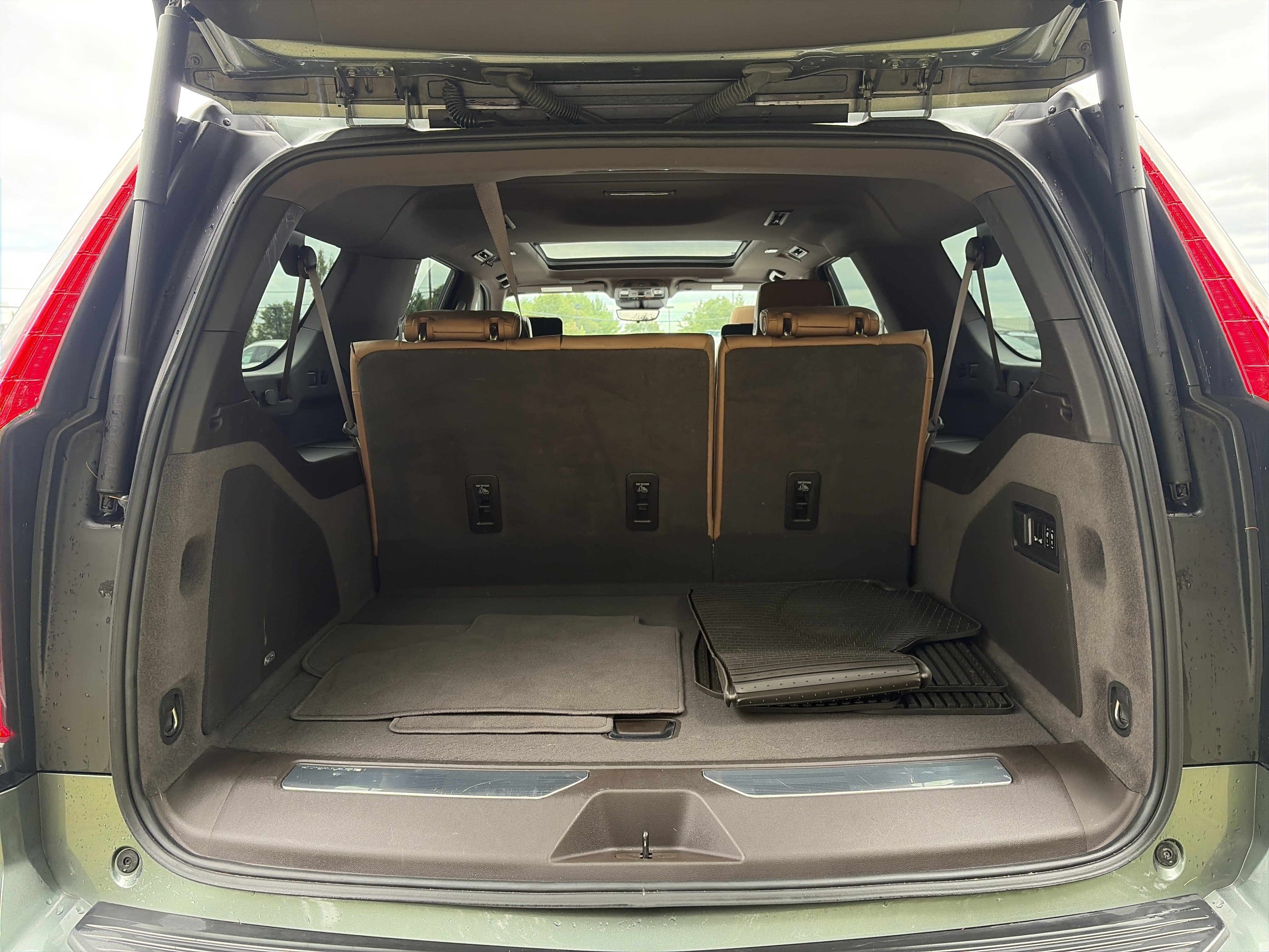 Used 2023 Cadillac Escalade ESV Premium Luxury w/ Performance Package AWD/4WD image 27