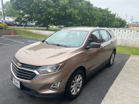 Used 2018 Chevrolet Equinox LS FWD image 8