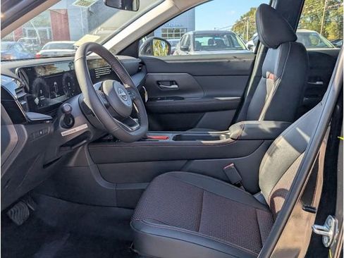 New 2026 Nissan Kicks SR w/ Cold Weather Package AWD/4WD image 15