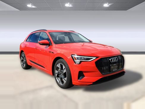 Used 2021 Audi e-tron Premium w/ Convenience Plus Package image 7