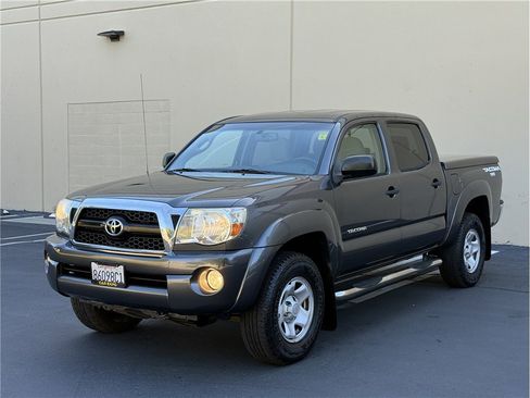Used 2011 Toyota Tacoma PreRunner w/ SR5 Pkg #2 RWD image 4