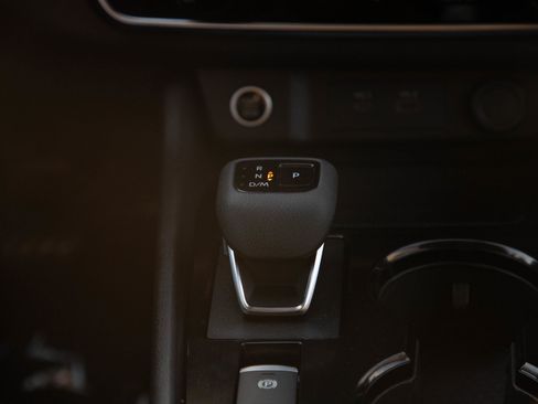 Used 2023 Nissan Rogue S AWD/4WD image 19