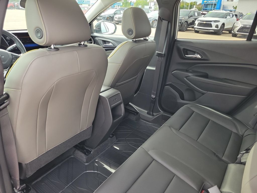 Used 2025 Chevrolet Trax ACTIV w/ Sunroof Package FWD image 31