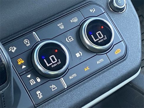 Used 2021 Land Rover Defender 110 SE image 17