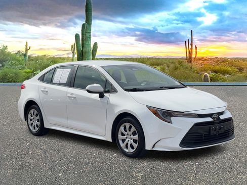 Used 2025 Toyota Corolla LE image 7