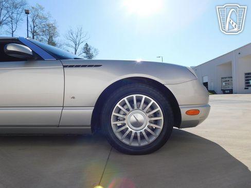 Used 2004 Ford Thunderbird image 33