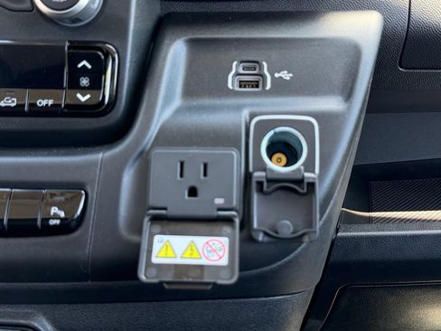 New 2026 RAM ProMaster 3500 w/ Crew Van Package FWD image 19
