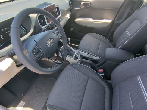 New 2025 Hyundai Venue Limited image 17