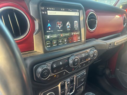 Used 2021 Jeep Gladiator Rubicon AWD/4WD image 10