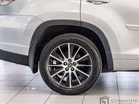 Used 2018 Toyota Highlander SE w/ Protection Package #3 AWD/4WD image 10