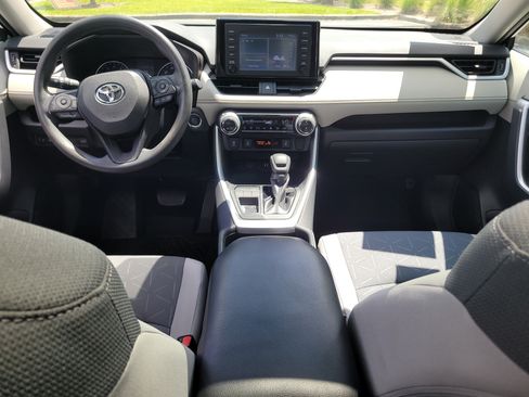 Used 2019 Toyota RAV4 XLE w/ Convenience Package FWD image 16