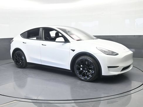 Used 2022 Tesla Model Y Long Range AWD/4WD image 8