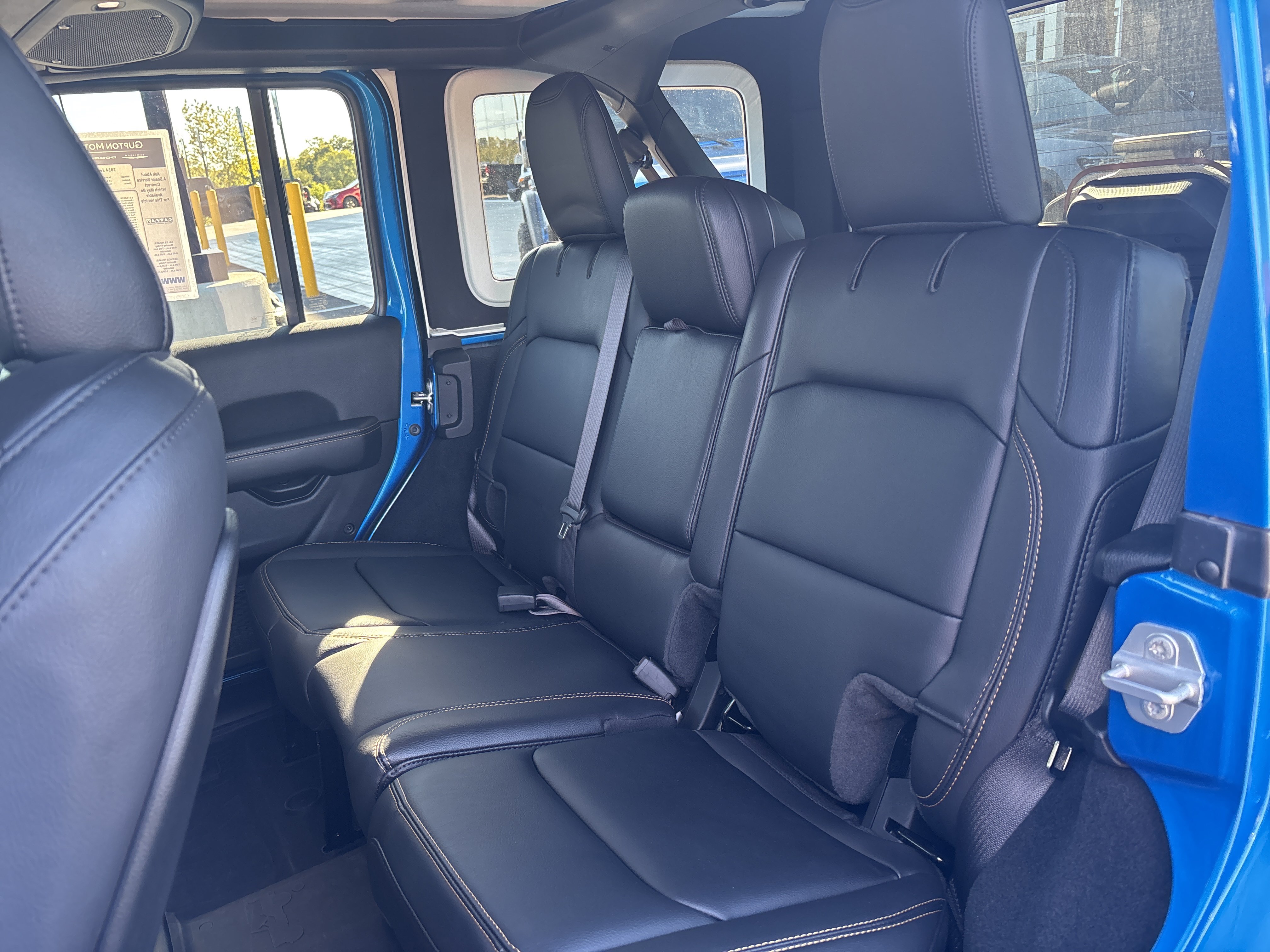 Used 2024 Jeep Wrangler Unlimited Sahara w/ Technology Group AWD/4WD image 35