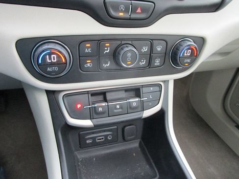 Used 2024 GMC Terrain Denali w/ Denali Premium Package AWD/4WD image 44