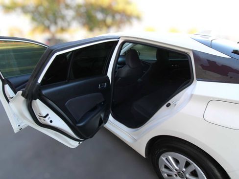 Used 2016 Toyota Prius Two image 15