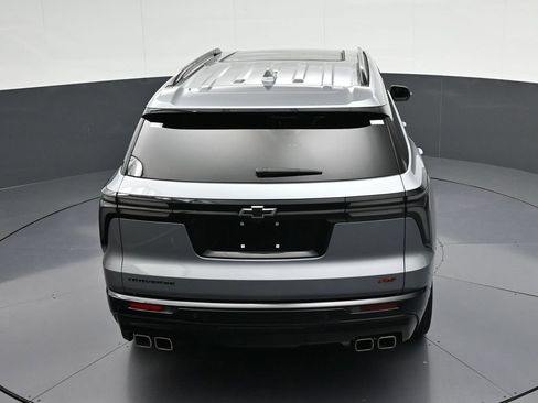 Used 2024 Chevrolet Traverse RS FWD image 20