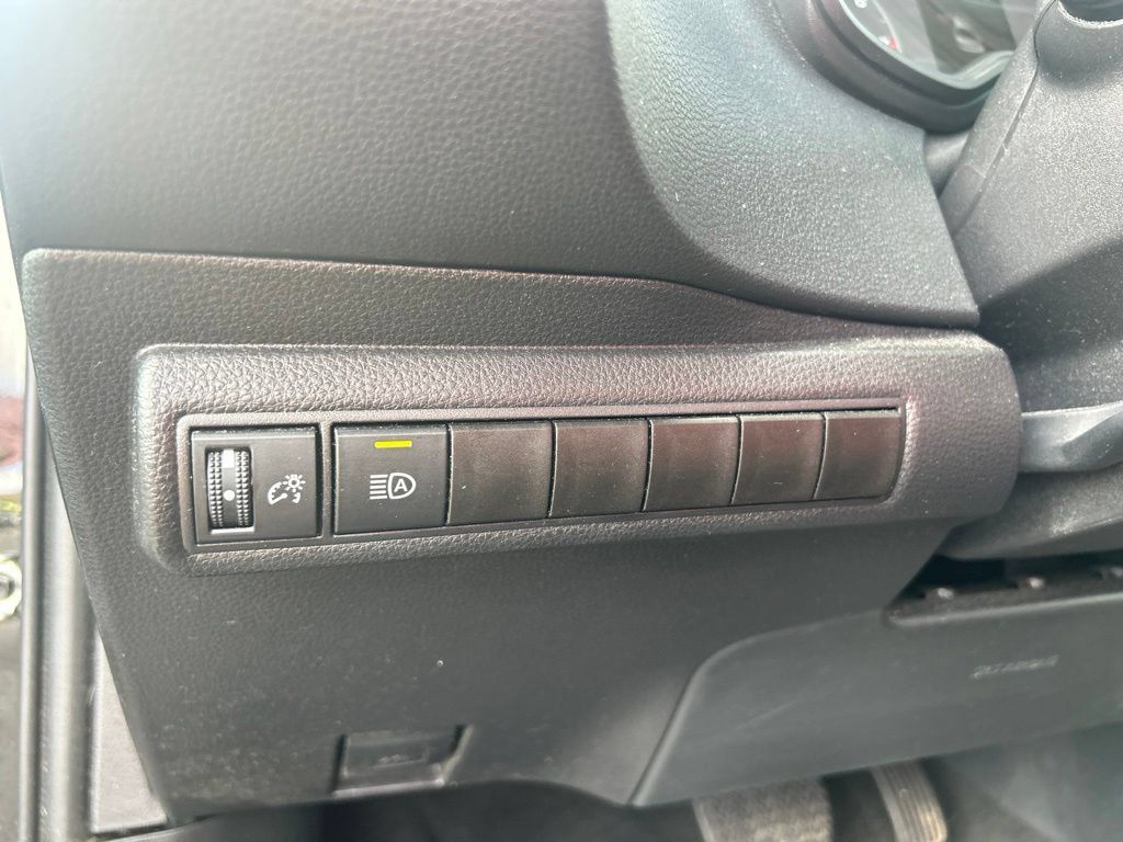 Used 2025 Toyota Corolla LE FWD image 19