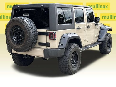Used 2016 Jeep Wrangler Unlimited Sahara w/ Max Tow Package AWD/4WD image 4