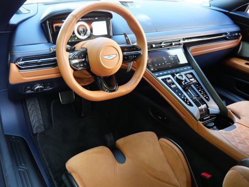 Used 2024 Aston Martin DB12 Coupe RWD image 3