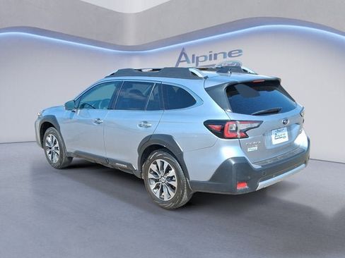 Used 2025 Subaru Outback Touring AWD/4WD image 3