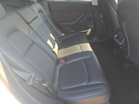 Used 2020 Tesla Model Y Long Range image 18