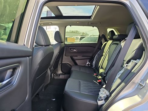 New 2026 Nissan Rogue Platinum image 6