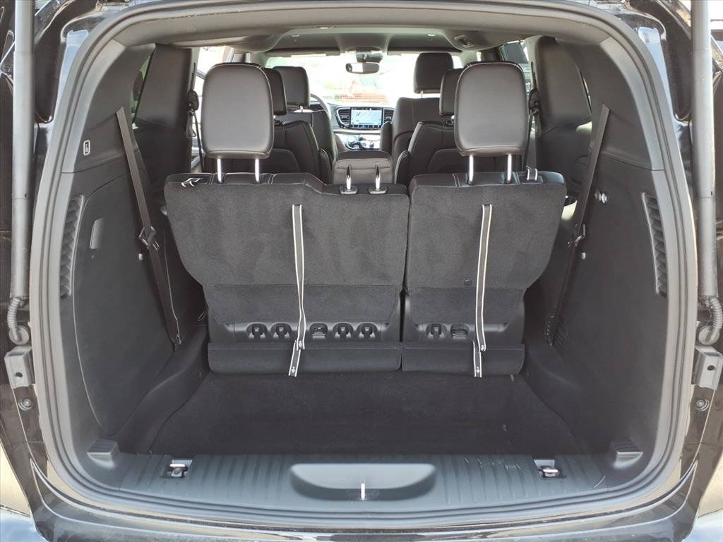New 2027 Chrysler Pacifica Select FWD image 15