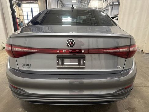 Used 2025 Volkswagen Jetta SE w/ Sunroof Package image 5