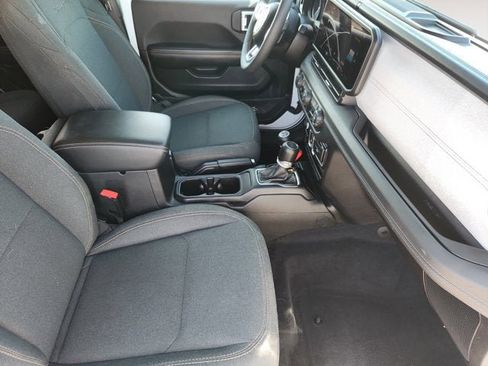 Used 2024 Jeep Wrangler Unlimited Sahara image 15