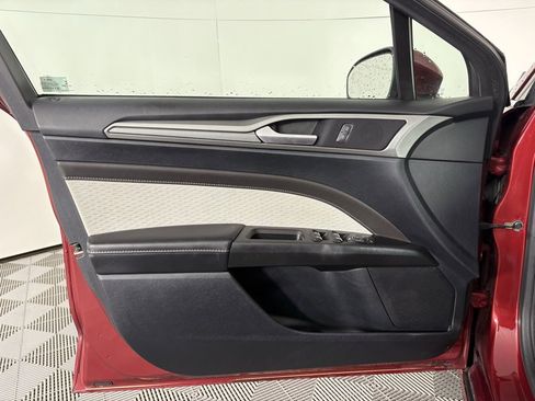 Used 2019 Ford Fusion SE w/ Equipment Group 151A image 13