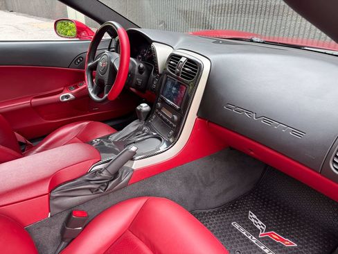 Used 2005 Chevrolet Corvette Coupe w/ Preferred Equipment Group RWD image 23