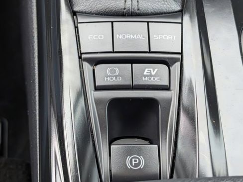 Used 2025 Toyota Camry SE FWD image 15