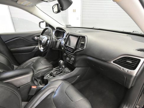 Used 2019 Jeep Cherokee Limited AWD/4WD image 16