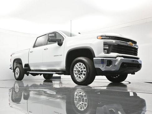 Used 2025 Chevrolet Silverado 2500 LT w/ Convenience Package AWD/4WD image 38