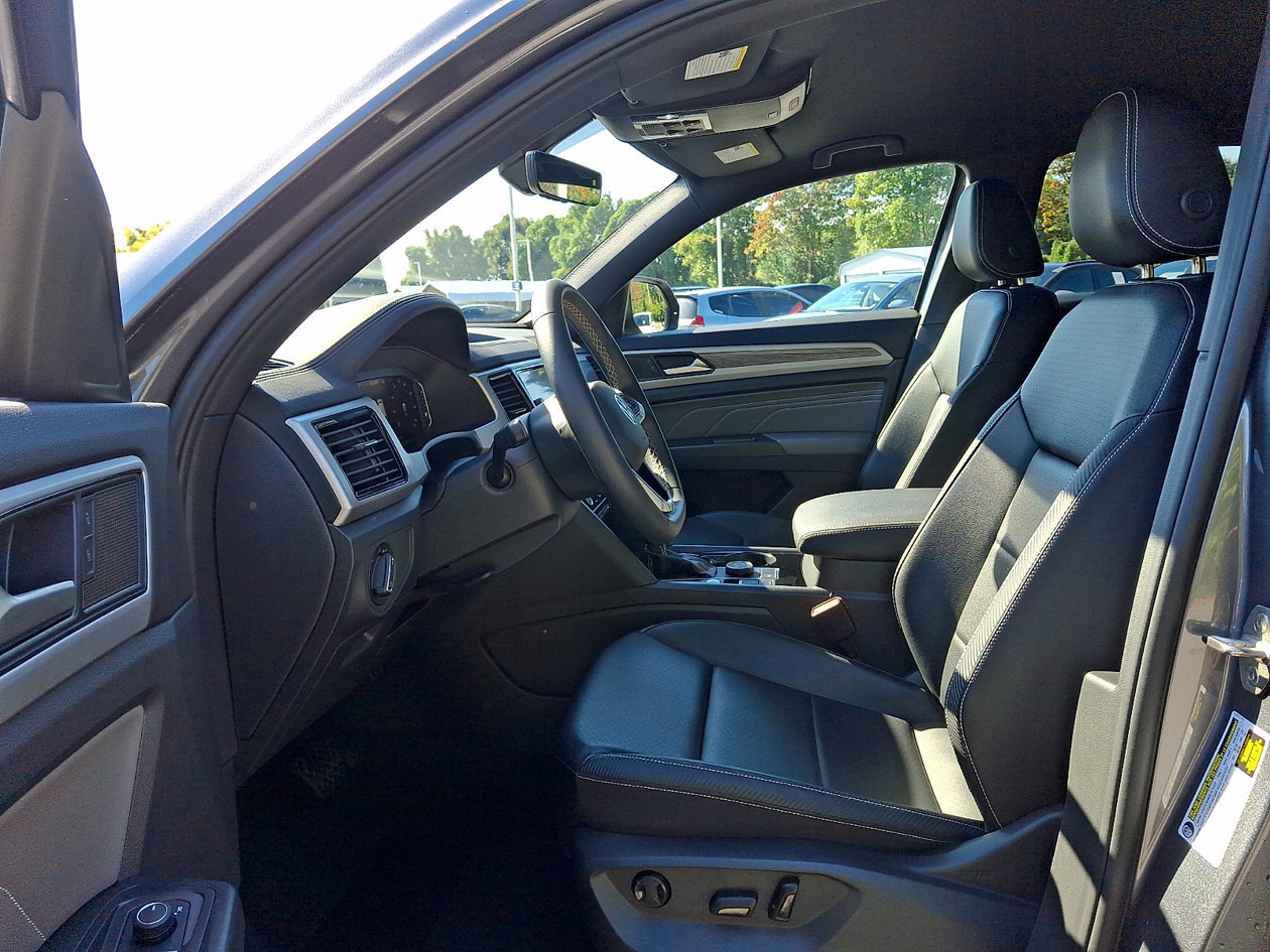 Certified 2022 Volkswagen Atlas Cross Sport SE AWD/4WD image 13