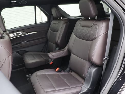 Used 2025 Ford Explorer Platinum w/ LUX Leather Package AWD/4WD image 13