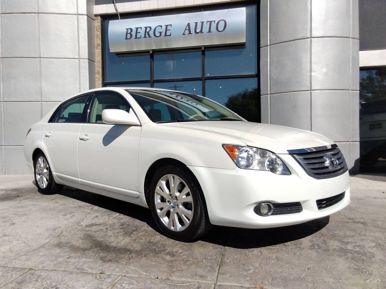 Used 2009 Toyota Avalon XLS FWD image 1