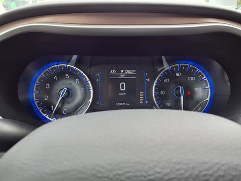 Used 2018 Chrysler Pacifica Touring-L w/ Tire & Wheel Group FWD image 19