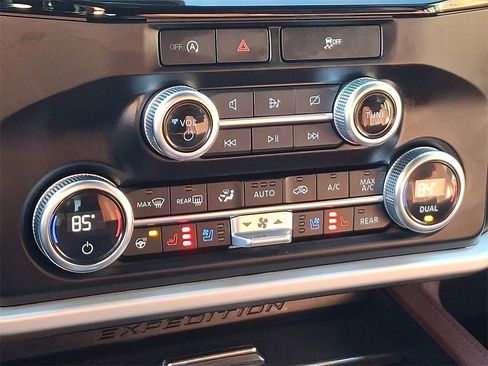 Used 2024 Ford Expedition Limited image 15