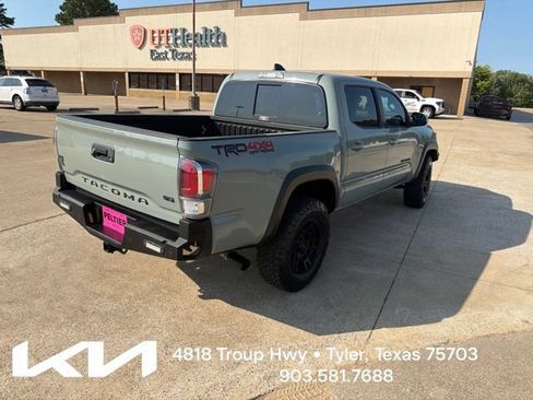 Used 2022 Toyota Tacoma TRD Off-Road AWD/4WD image 12